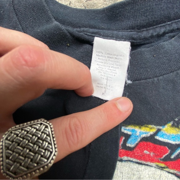 Rare vintage 90s Tasmanian Devil UFO Abduction tee - Picture 3 of 3